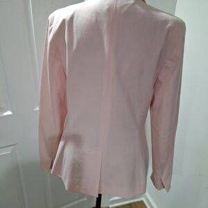Elegant Women's Light Pink Blazer